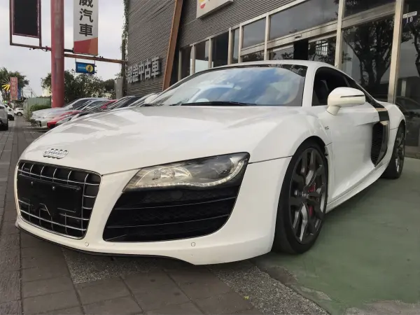 AUDI R8
