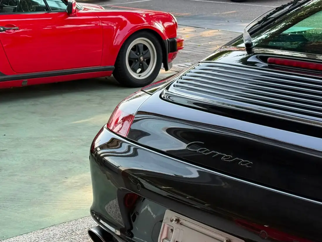 996.2 911 Carrera 引擎蓋百葉與 Carrera 字樣