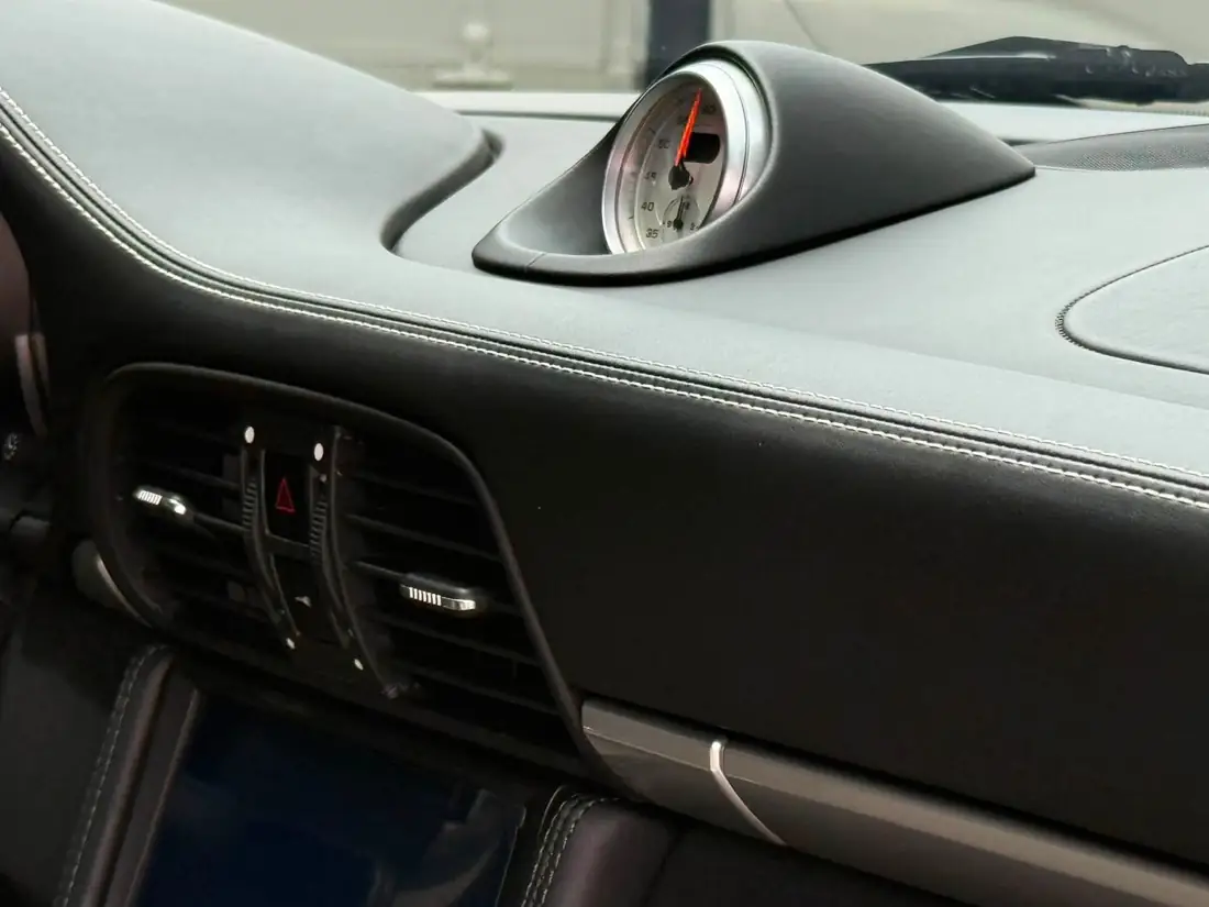 997.2 911 Turbo S 中控台上方的跑車計時套件計時錶